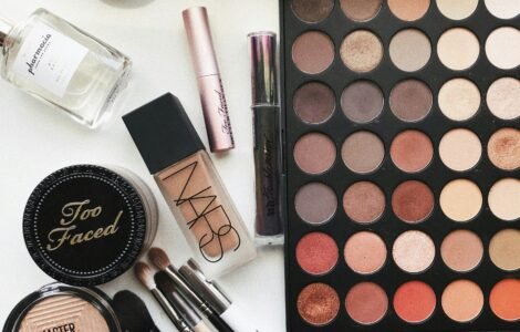 Staying Up-to-Date with Beauty & Fashion Trends